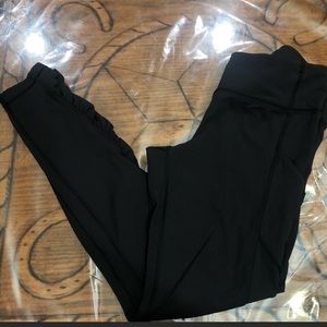 Black lulu lemon leggings with pockets